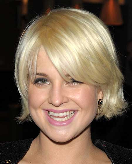 25 Classic Short Hairstyles For Round Face Girls 