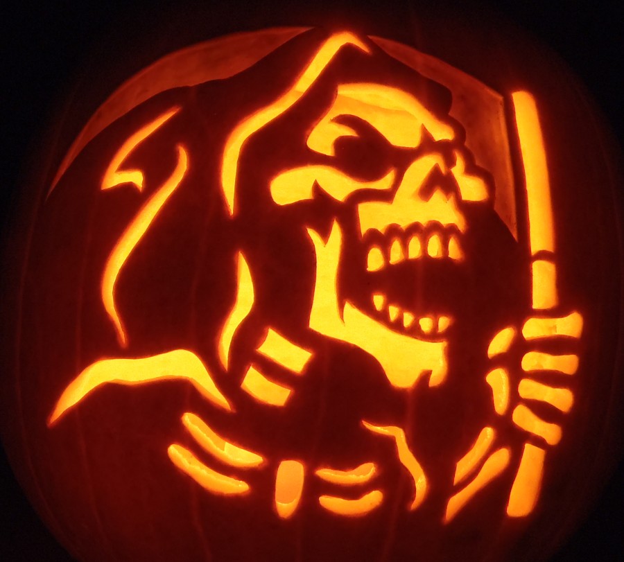 24 Spooky Pumpkin Carving Ideas EntertainmentMesh 24-spooky-pumpkin-carving-ideas-entertainmentmesh