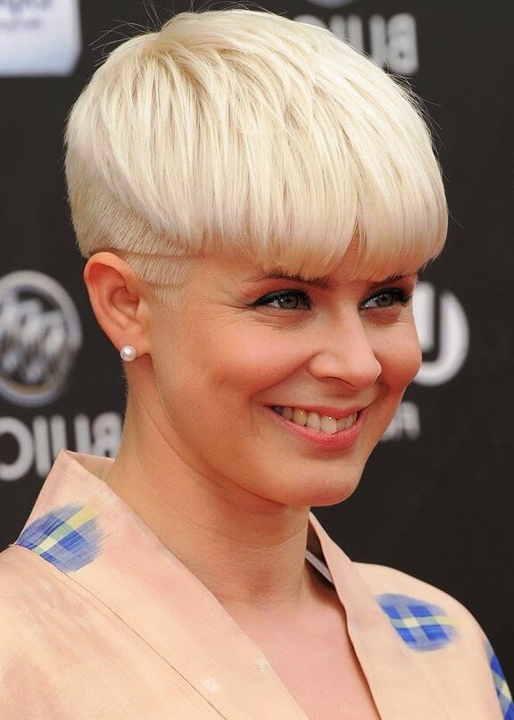 20+ Hot Mushroom Haircuts For Girls With Short Hair