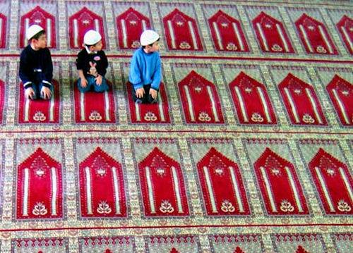 25+ Awesome Photos of Muslim Praying Namaz(Salaat)