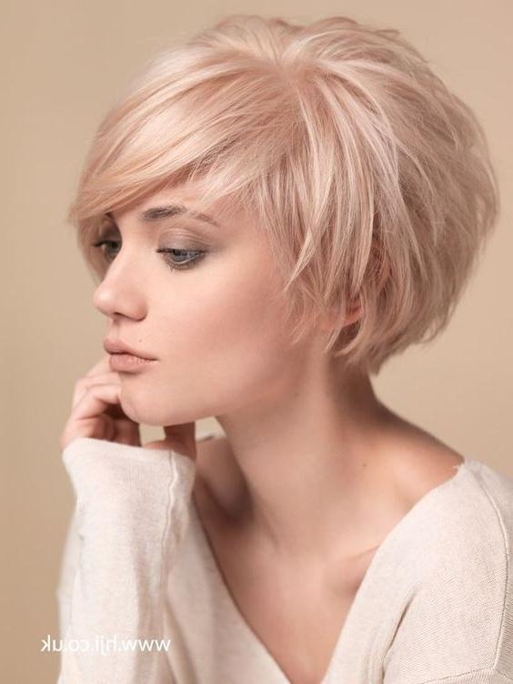 19 Short To Medium Hairstyles For Fine Thin Hair 2018 Entertainmentmesh