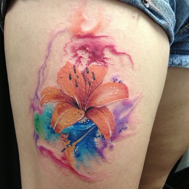 watercolor tiger lily tattoo on thigh – EntertainmentMesh