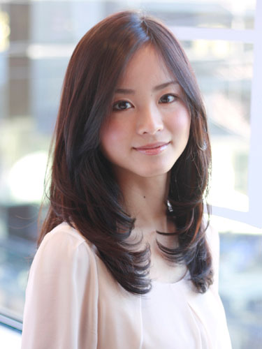 shoulder length layered hairstyle