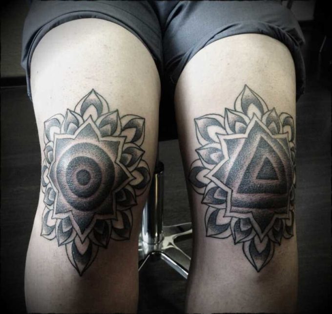 geometic tattoo design ideas for knee