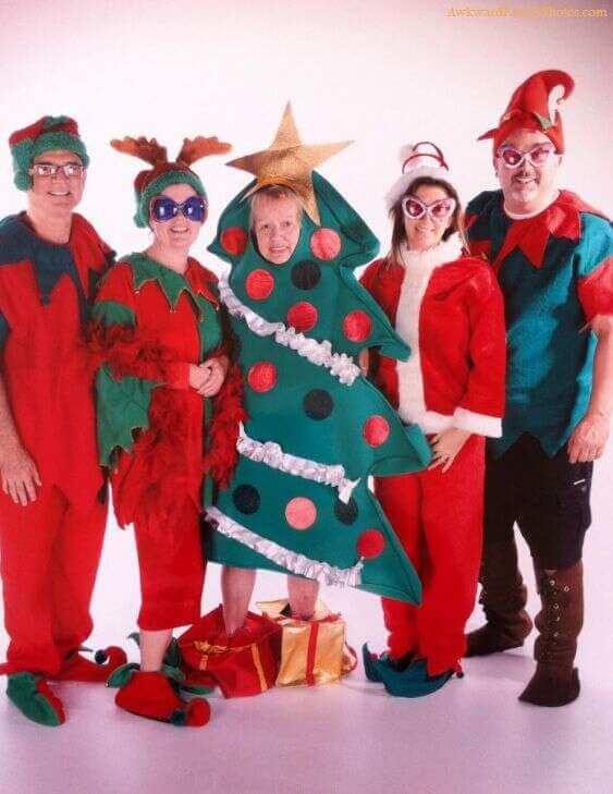 awkward family christmas photos