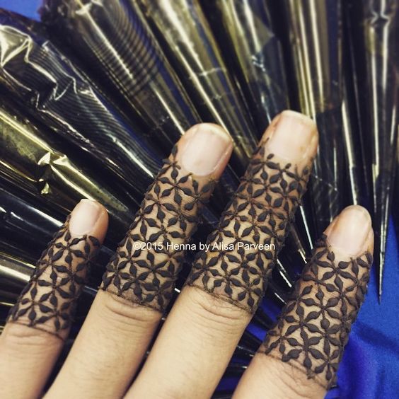 ring finger mehndi designs