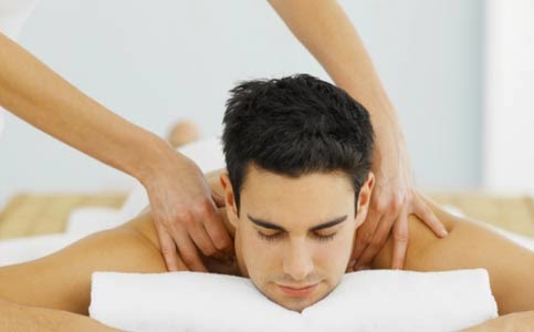girl giving relaxing massage the cute thing that guys like most