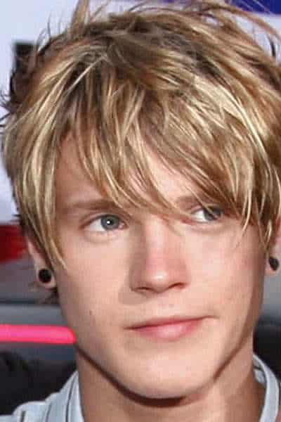 messy fringe hairstyle