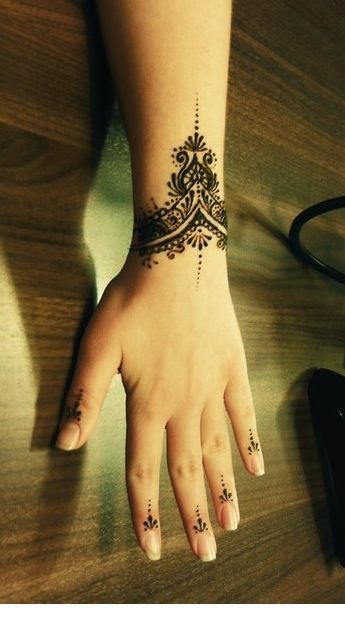 bracelet henna pattern design