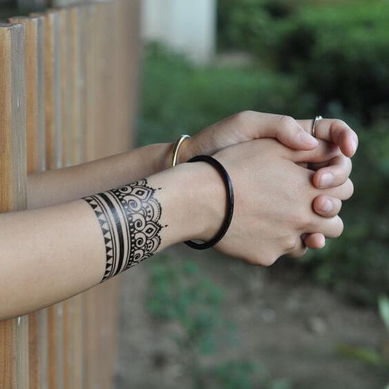 stylish henna bracelet tattoo design