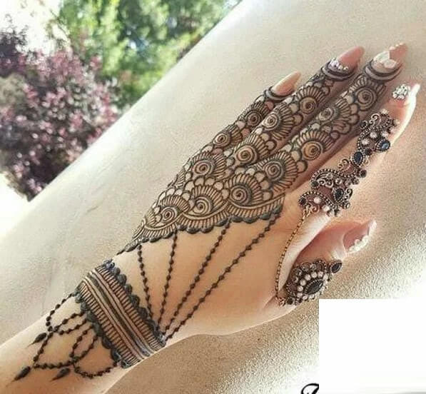 Unique Trendy Chain Mehndi designs EntertainmentMesh