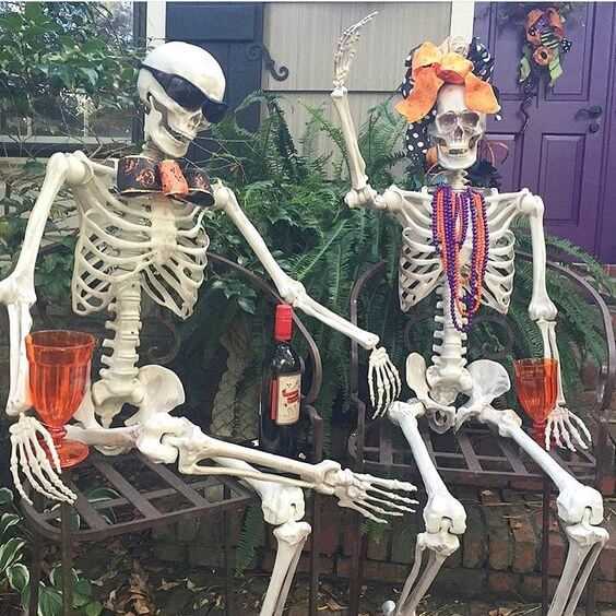 backyard halloween skeleton decoration idea