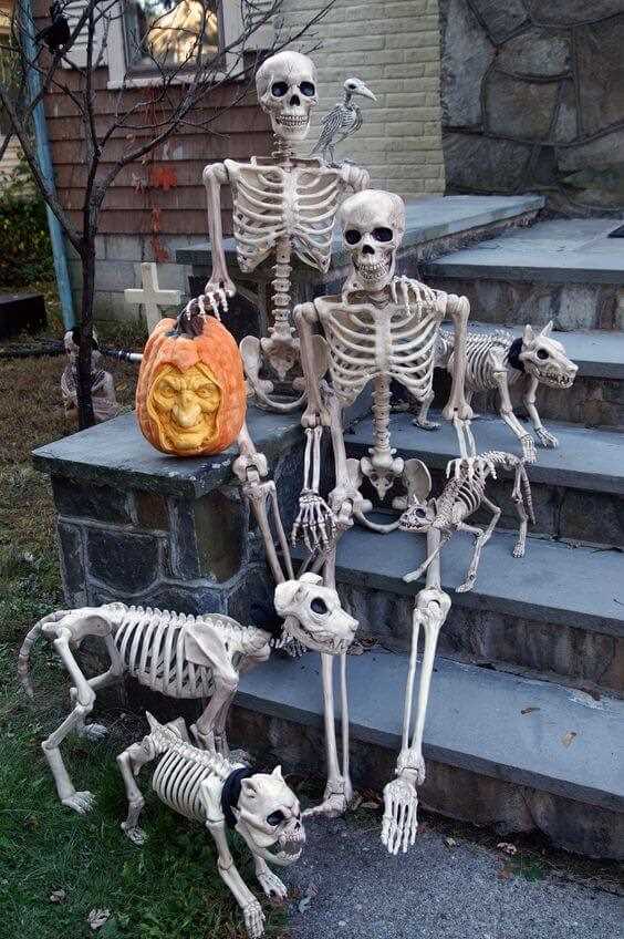 skeleton halloween outdoor decor ideas