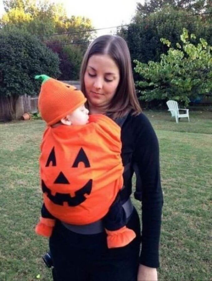 jack-o-lantern baby carrier halloween costume idea