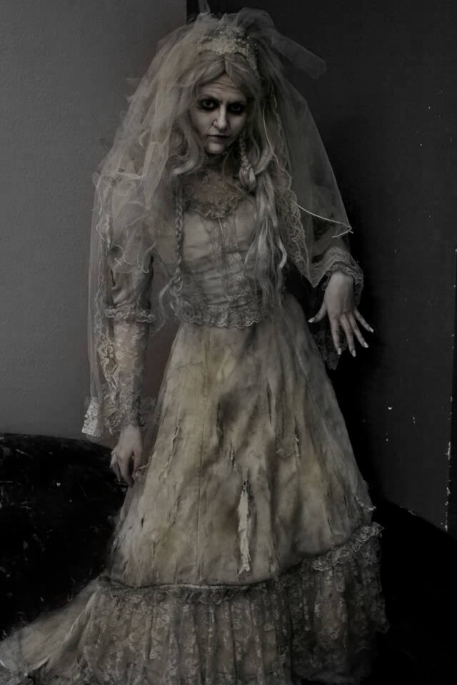 diy creepy haunted bride halloween costume idea