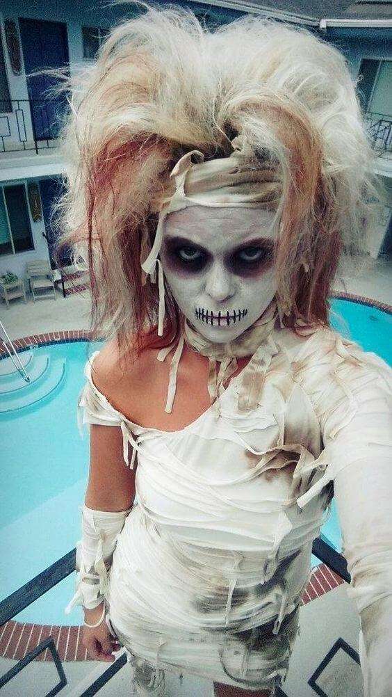 diy mummy halloween costume idea