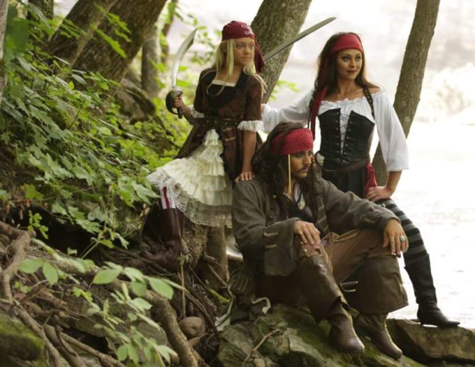 pirates of the caribbean family halloween costumes ideas