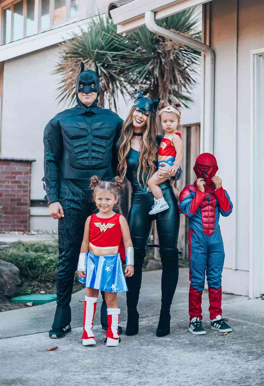 superheros family halloween costumes ideas