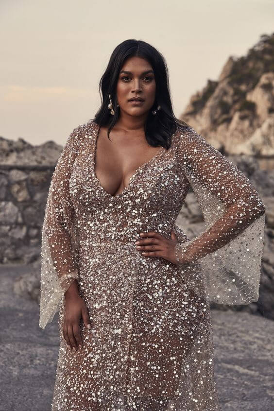 golden glittery christmas outfit for curvy ladies