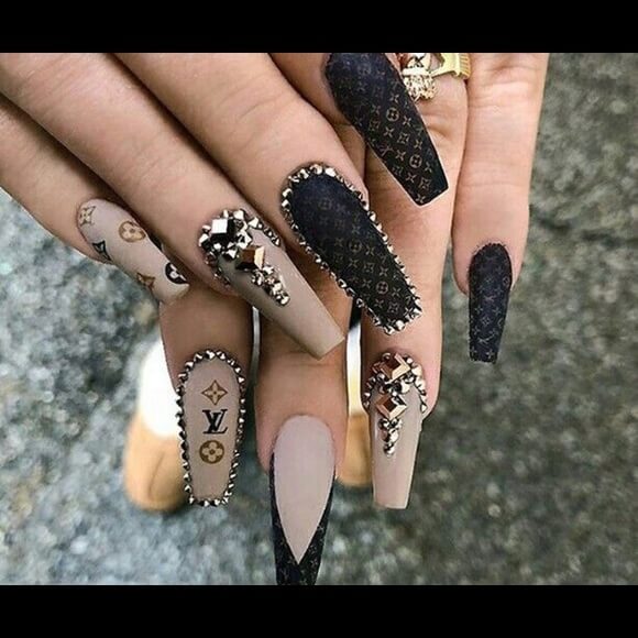 loius vuitton lover birthday nails