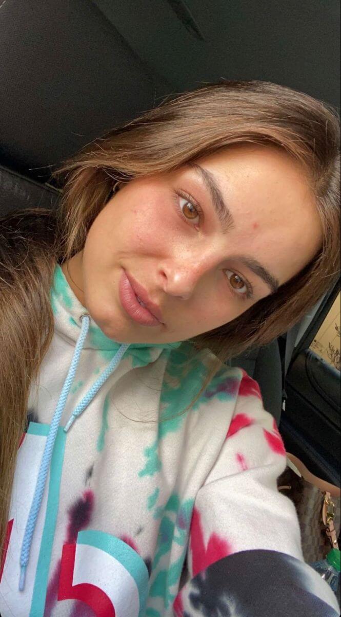 addison rae no makeup