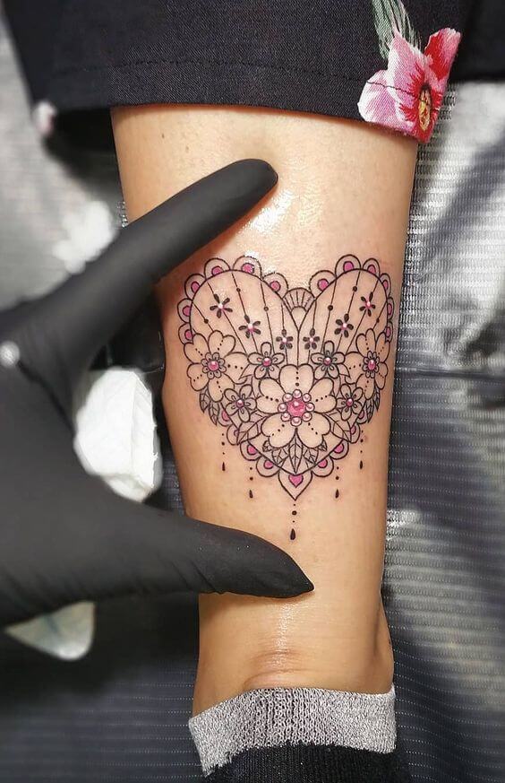 21 Pretty Hand Tattoo Ideas That'll Make You Want New Ink