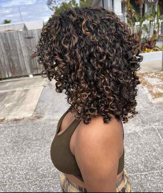 natural curly hair with highlights