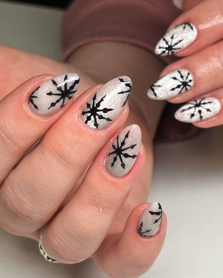 black and silver christmas nail designs